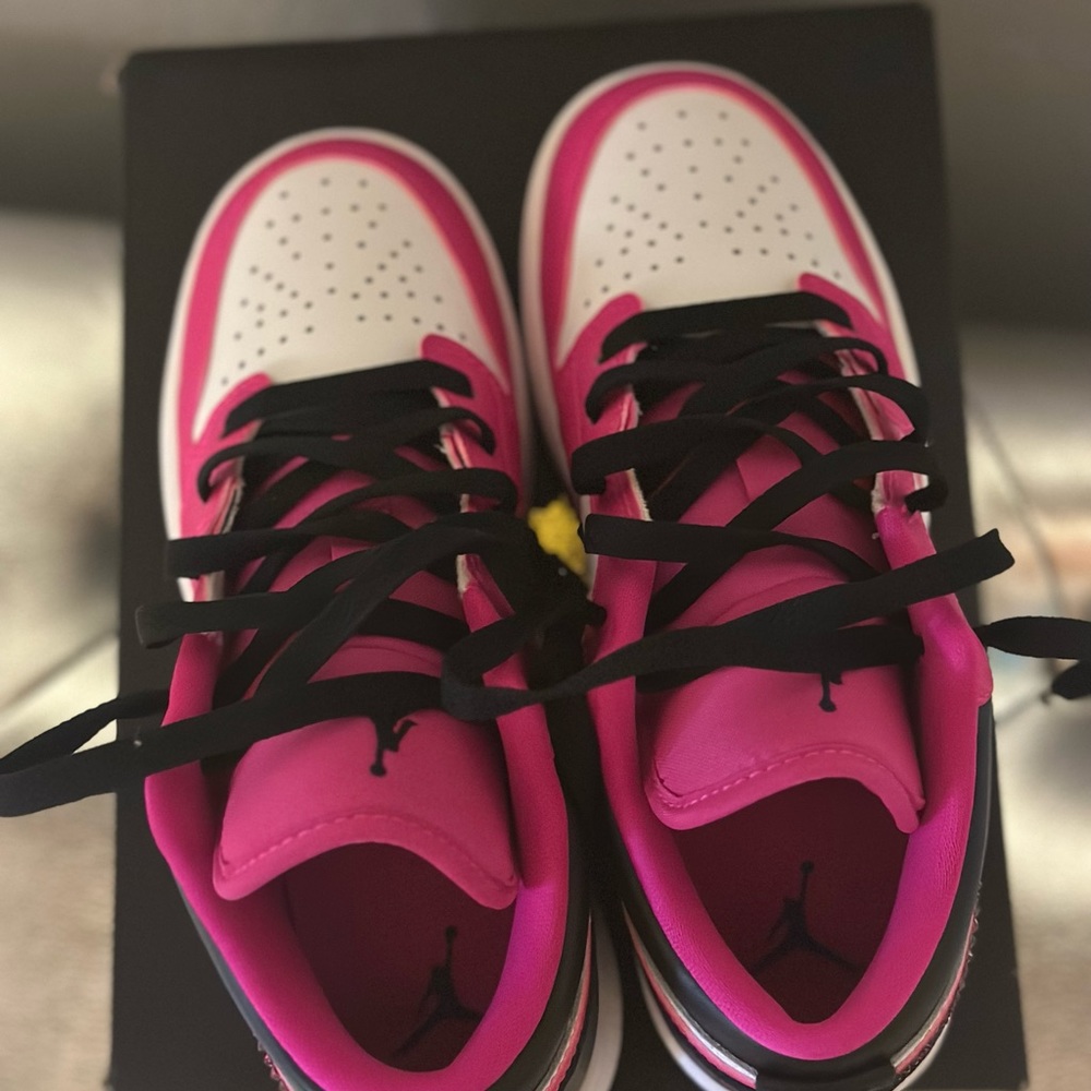 Nike Jordan 1 Low Black and Pink - Picture 2 of 9